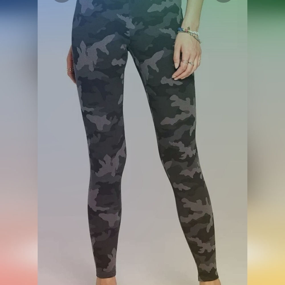 Wild Fable Black/Grey Camo Leggings Size XL